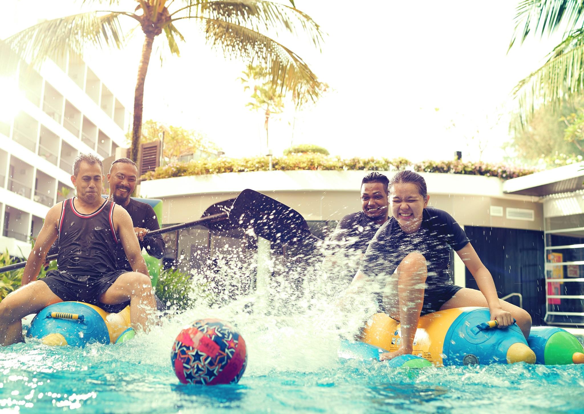 Hard Rock Hotel Penang Batu Feringgi Dış mekan fotoğraf The band in 2013