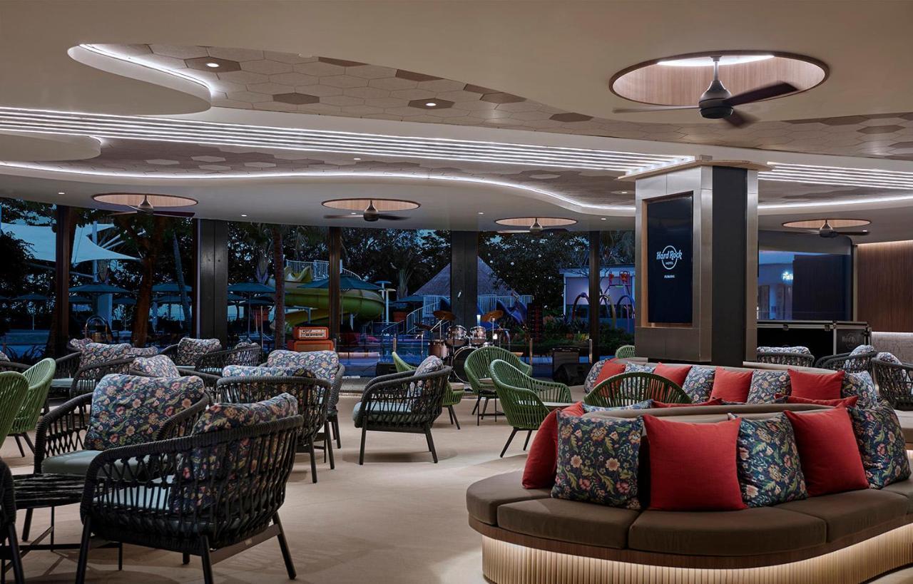 Hard Rock Hotel Penang Batu Feringgi Dış mekan fotoğraf The lounge at the airport